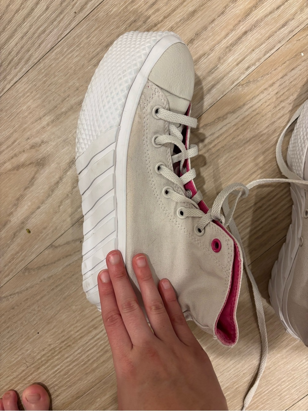 High top Converse Sneakers - Picture 2 of 6